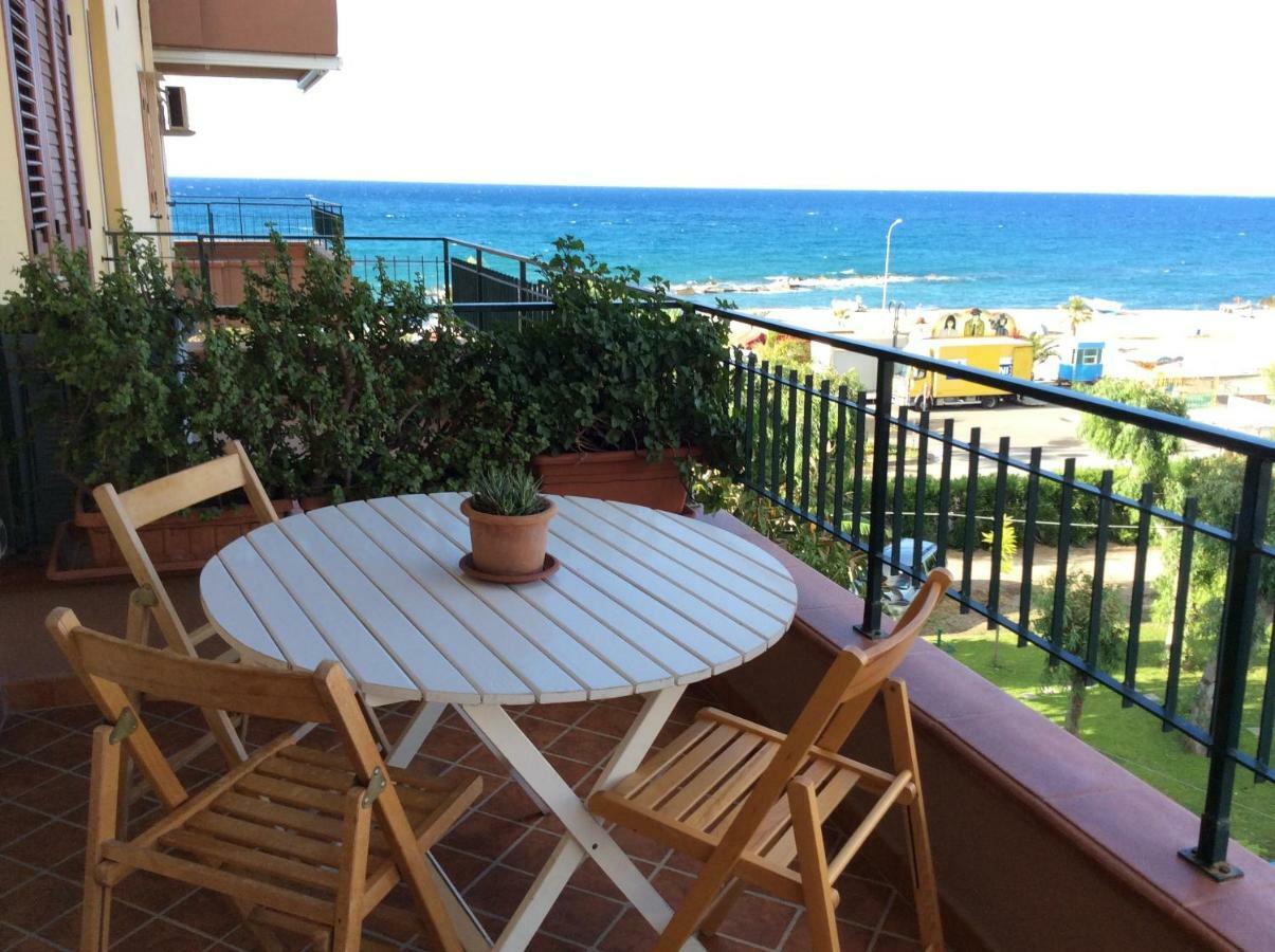 Golfo Di Tindari Apartments Фальконе Экстерьер фото